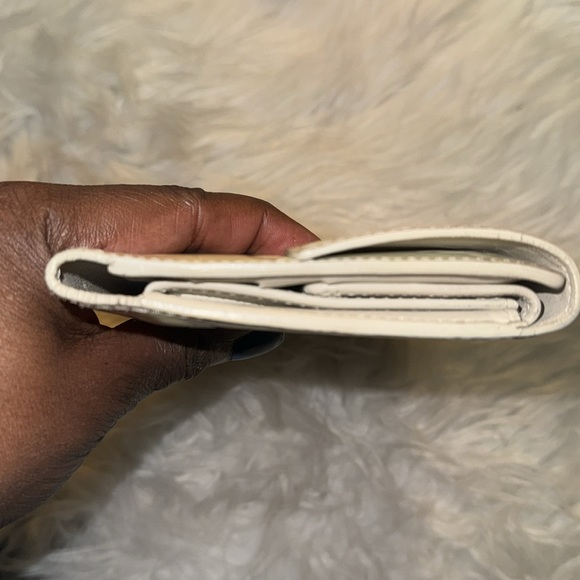 Louis Vuitton Blanc Corail Monogram Vernis Leather Sarah Wallet GUC - Picture 6 of 13